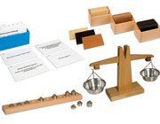 Montessori Mess-Set 2: Gewicht: Holzwaage mit Gewichten, Gewichtst�felchen und Aufgabenkarten