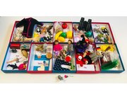 Lesedosen mit 90 kleinen Gegenst�nden und Namenk�rtchen, ab 3 Jahre