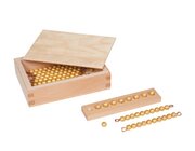 Kasten mit neun goldenen Zehnerst�bchen und zehn goldenen Einerperlen, lose Perlen Kunststoff