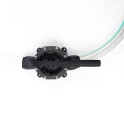 Outdoor-Pumpe mit Schlauch und Wasserboxen