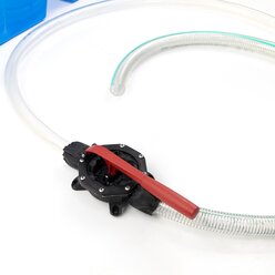 Outdoor-Pumpe mit Schlauch und Wasserboxen