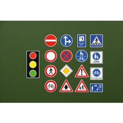 Verkehrszeichen-Satz f�r die Tafel im Koffer 218 Teile, ab 5 Jahre