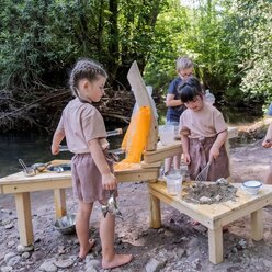 Kalalier Entdeckerstation, Tische-Konstruktion aus Holz, ab 2 Jahre