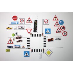 Erweiterter Verkehrszeichensatz, 124 magnethaftende Teile aus MAG-Pap� im Karton mit Anleitung