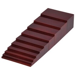 Braune Treppe, 10 h�lzerne Prismen, ab 3 Jahre